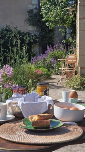 تناول الطعام بالخارج