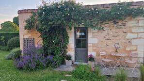 Exterior - Relaxation between vineyards and ocean, family house with swimming pool,Bordeaux (Plassac)