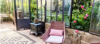 Rare beauty between vineyards and ocean, 18th C. family home with swimming pool