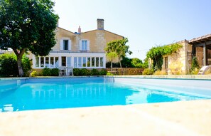 حمّام سباحة خارجي