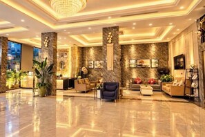 A spacious lobby with a marble floor, a reception desk, and seating areas. - Twin Hotel Kampot (Kampot)