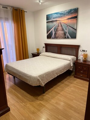 3 dormitorios, tabla de planchar con plancha, cuna de viaje y wifi