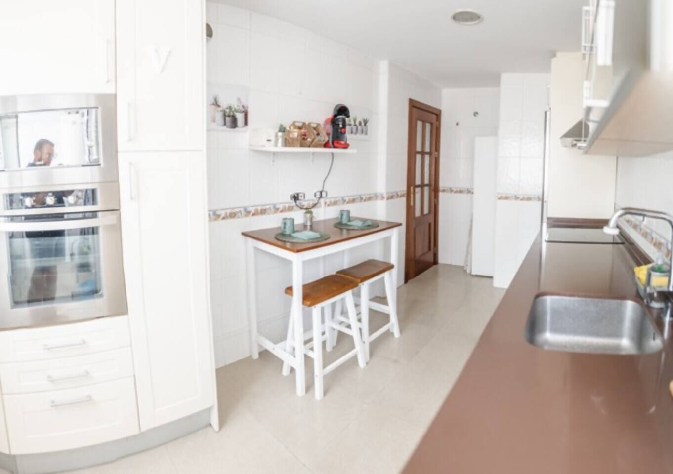 Frigorífico, microondas, horno y tostadora