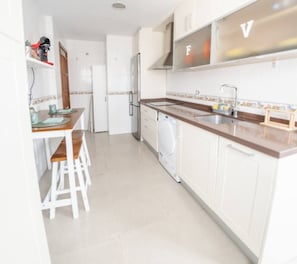 Refrigerador, microondas, horno, tostadora