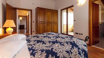 4 bedrooms, iron/ironing board, travel crib, free WiFi