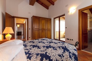 4 bedrooms, iron/ironing board, travel cot, free WiFi