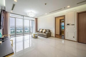 Cribs/infant beds - VINHOMES APARTMENT LUXURY IN HCMC (Ho Chi Minh City)