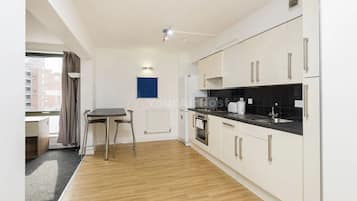 Superior Studio, Non Smoking | Private kitchen | Toaster