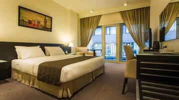 In-room safe, soundproofing, iron/ironing board, free WiFi