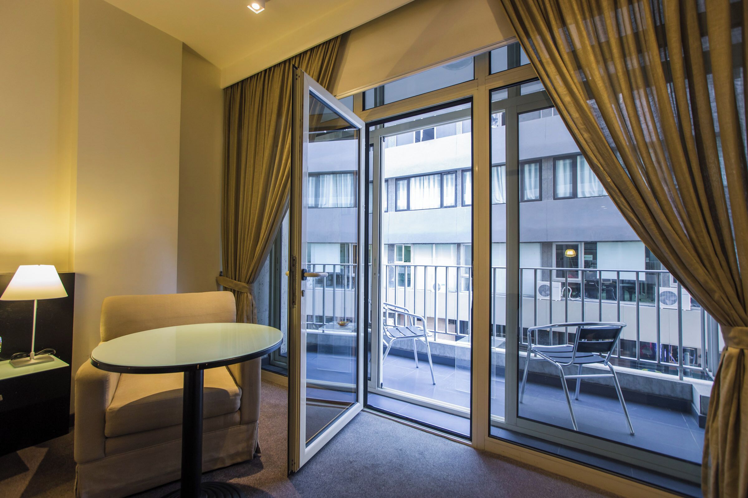 Caja de seguridad en la habitación y insonorización 