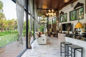 المنشأة من الداخل