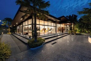 المنشأة من الخارج