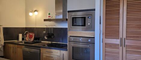 Refrigerador, microondas y lavavajillas