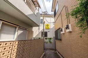 Unclassified image, 3 of 99, button - W.Hostel (Tokyo)
