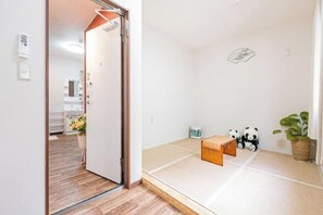 Exterior - W.Hostel (Tokyo)