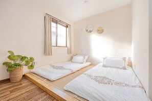 Unclassified image, 5 of 26, button - W.Hostel (Tokyo)