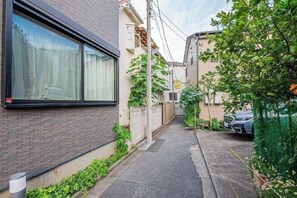Exterior - W.Hostel (Tokyo)