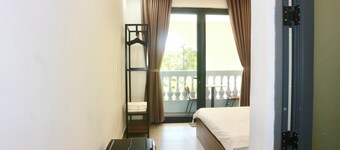 Monstera Hotel and Coffee