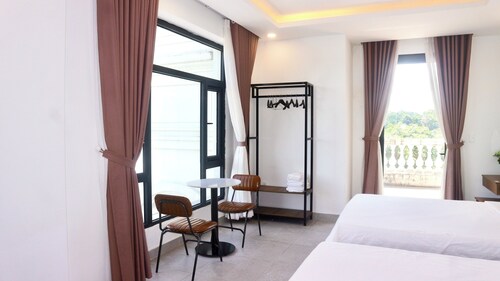 Monstera Hotel and Coffee