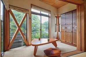 Interior - Malama Monstera In a botanical space, pls have a relaxing time. (Isumi)