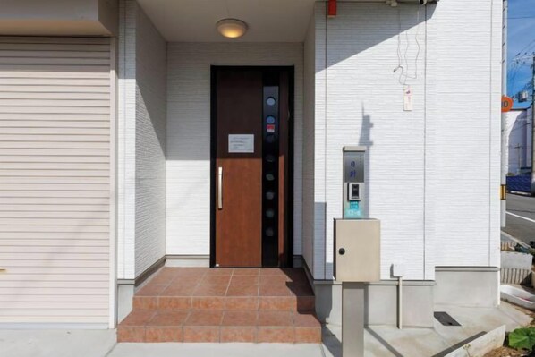 المنشأة من الخارج