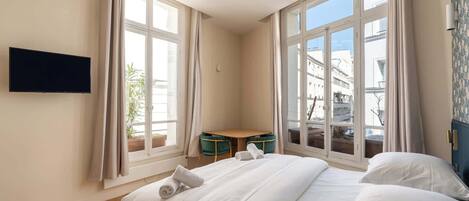 1 bedroom, internet, bed sheets