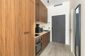 Coffee/tea maker, microwave, oven, stovetop - New Studio for 2 near Bastille (Paris)