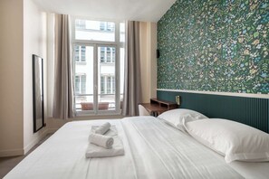 1 bedroom, internet, bed sheets