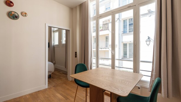 Dining - Cosy and Modern Studio for 2 close to Bastille (Paris)