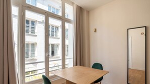 Dining - Cosy and Modern Studio for 2 close to Bastille (Paris)