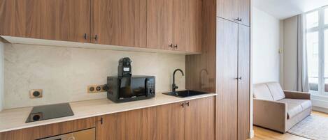 Microwave, oven, stovetop, coffee/tea maker
