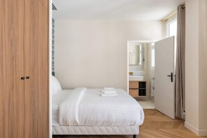 1 bedroom, internet, bed sheets