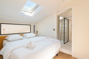Unclassified image, 3 of 13, button - Chic Duplex for 4 in Vibrant Bastille (Paris)