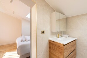 Unclassified image, 4 of 13, button - Chic Duplex for 4 in Vibrant Bastille (Paris)