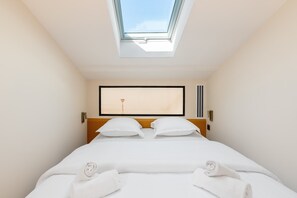 1 bedroom, internet, bed sheets - Chic Duplex for 4 in Vibrant Bastille (Paris)