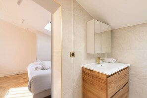 Douche, sèche-cheveux