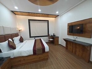Deluxe Room | Desk, laptop workspace, free WiFi