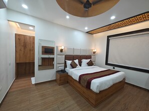 Habitación Deluxe | Sábanas de algodón egipcio, ropa de cama de alta calidad y escritorio 