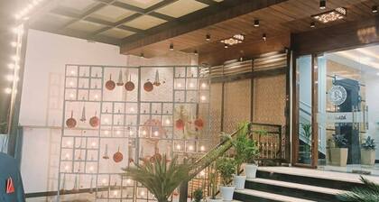 Hotel The Rajwada LP