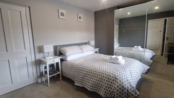 2 bedrooms, iron/ironing board, internet, bed sheets