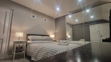 2 bedrooms, iron/ironing board, Internet, bed sheets