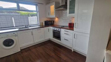 Fridge, oven, stovetop, cookware/dishes/utensils