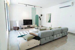 Room - Georgetown Greenish Kid-Friendly KTV 3BR 15pax (B) (George Town)