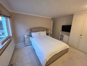 5 chambres, fer et planche Ă repasser, accĂšs Internet, draps fournis