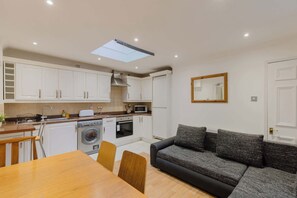 Unclassified image, 4 of 18, button