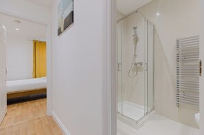 Bathroom - Stunning 1BDR APT situated in Central London (Greater London)