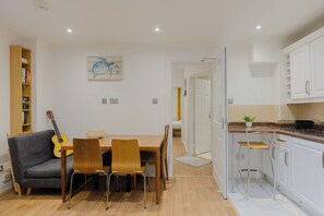 Dining - Stunning 1BDR APT situated in Central London (Greater London)