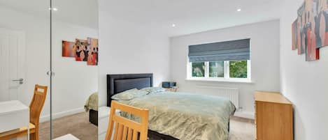 1 bedroom, iron/ironing board, internet, bed sheets