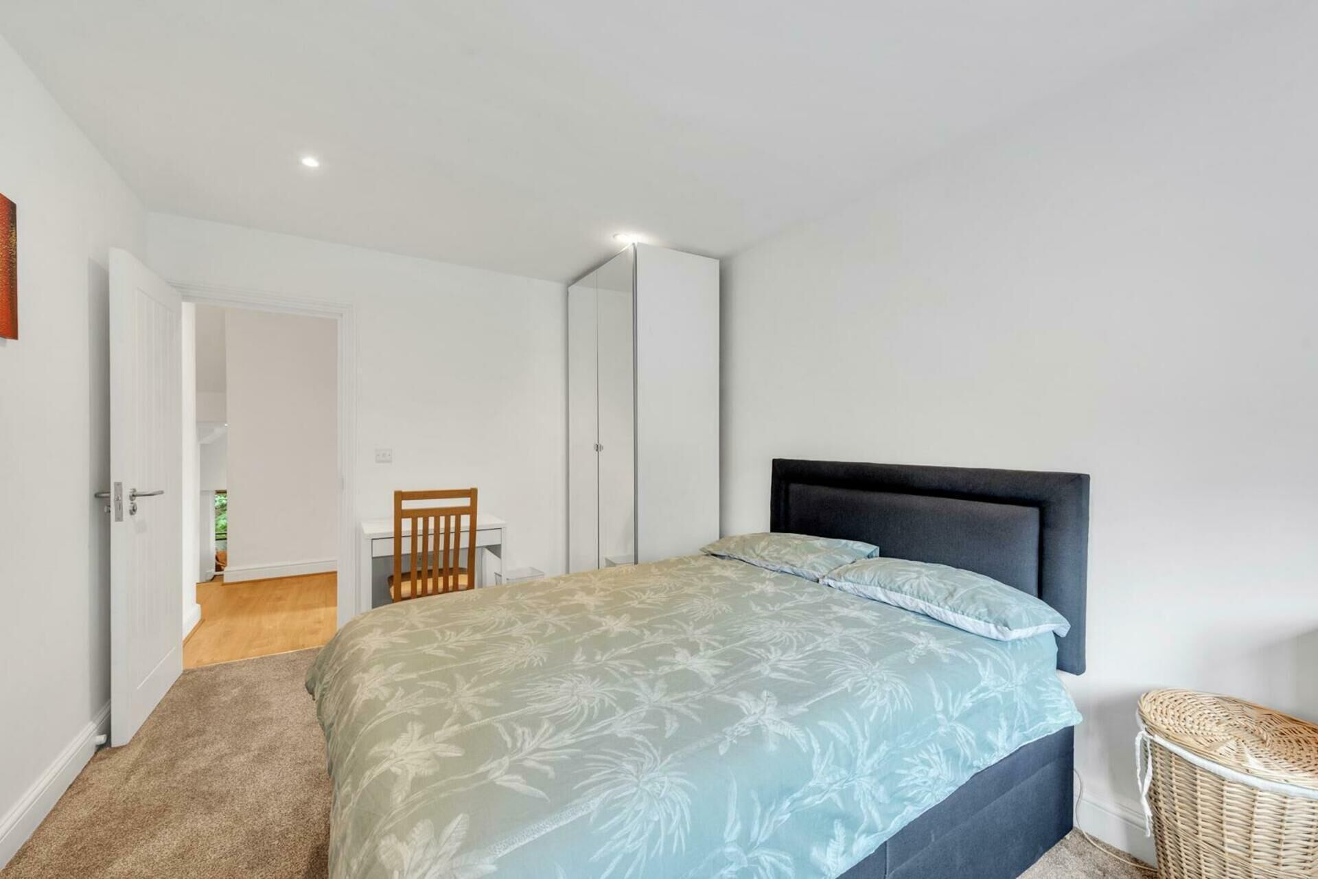 1 bedroom, iron/ironing board, internet, bed sheets