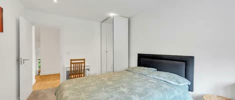 1 bedroom, iron/ironing board, internet, bed sheets